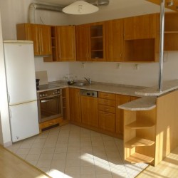 PRODÁNO OV, Novostavba, veliké 2+KK/B, 76 m2, s krásným výhledem, na metru Hůrka,včetně garážového stání 4,390.000,-- Kč