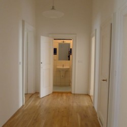 PRONAJATO 3+1, 100 m2, cihlový byt po rekonstrukci, nezařízený, u Staroměstského náměstí, 25.000,-- Kč/ měsíčně + služby a energie