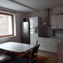 PRONAJATO OV, 2+KK/B 76 m2, novostavba 2 min. od centra Klecan, kompletně zařízený, 14.000,-- /měs. včetně poplatků a energií