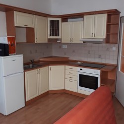 PRODÁNO OV, 1+KK, 32 m2, cihla, po rekonsktrukci, P- 4 Nusle, 5 min.pěšky od metra Vyšehrad a 10 min. od nákupního centra OC Arkády, 2,650.000,-- Kč