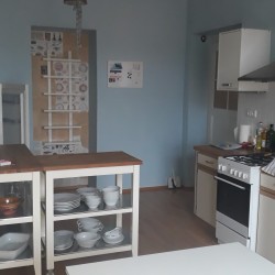 PRONAJATO 1+1, 58 m2, částečně vybavený, po rekonstrukci s hezkým výhledem do vnitrobloku, 13.580,-- Kč/měs, k nastěhování ihned