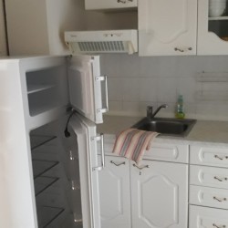 PRONAJATO OV, 1+KK/L, 26 m2, P-8 Troja, část. zařízené, hezké místo v zeleni, 9.000,-- Kč/měs + služby 1.000,-- Kč, k nastěhování ihned
