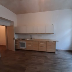 PRONAJATO OV, 2+KK, 39 m2, částečně vybavený, krásné místo u parku Stromovka, 15.590,-- Kč/měs, k nastěhování od 1.6.2023