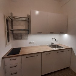 PRONAJATO OV, 1+KK 38 m2, Praha 4 - NUSLE, nezařízený, krásné místo u parku Jizerka, 11.543,-- Kč včetně služeb/měs. + energie