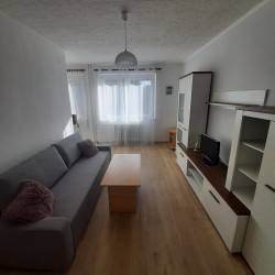 PRONAJATO OV, 1+KK 28 m2, Praha 4 - Záběhlice, částečně zařízený, po kompletní rekonsktrukci, 11.997,-- Kč včetně služeb/měs. + energie