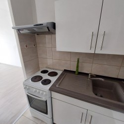 PRONAJATO OV, 2+KK, 45 m2, nezařízený, klidné místo kousek od metra Luka a nákupního centra Luka, 16.000,-- Kč/měs