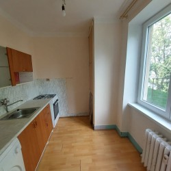 PRODÁNO OV, 1+KK s oknem, 23 m2, cihla, udržovaný stav, P- 6 Veleslavín, 7 min. pěšky od metra Petřiny, výhled do klidu a zeleně, k nastěhování ihned,  3,290.000,-- Kč