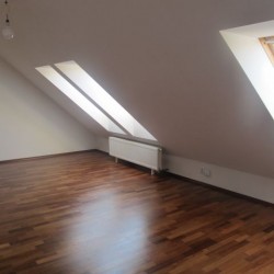 PRONAJATO Půdní byt 2+KK, 68m2, cihla, nezařízený, Praha 7, 17.500,-- Kč/měs. + služby a energie, hezké a klidné místo v srdci Holešovic